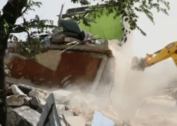 കര്ണാടകയില് മുന്നറിയിപ്പ് നല്കാതെ വീണ്ടും 20 ലേറെ വീടുകള് പൊളിച്ചുനീക്കി