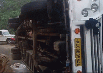 ഇടുക്കിയില്‍ ശബരിമല തീര്‍ത്ഥാടകര്‍ സഞ്ചരിച്ചിരുന്ന ബസ് നിയന്ത്രണം വിട്ട് മറിഞ്ഞ് അപകടം: 12 പേര്‍ക്ക് പരിക്ക്