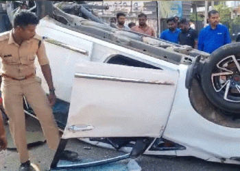 പത്തനംതിട്ട ജില്ലാ കളക്ടറുടെ വാഹനം അപകടത്തിൽപ്പെട്ടു; കളക്ടര്‍ പ്രേംകൃഷ്ണന്‍ ഉള്‍പ്പെടെയുള്ളവർക്ക് പരിക്ക്