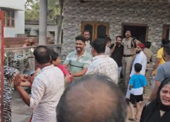 കാസര്‍കോട് 18കാരിയെ പിതാവ് വെട്ടിക്കൊന്നു, പിതാവ്  കസ്റ്റഡിയില്‍