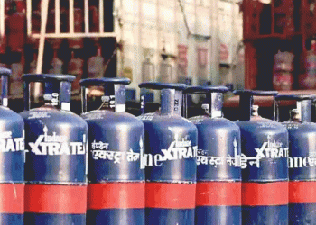 വാണിജ്യ ആവശ്യങ്ങൾക്കായുള്ള പാചകവാതക സിലിണ്ടറുകളുടെ വില വർധിപ്പിച്ചു