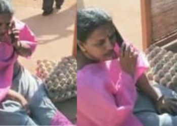 ചുരിദാർ ധരിച്ചെത്തിയ പ്രധാന അധ്യാപികയെ സ്കൂളിൽ പ്രവേശിപ്പിച്ചില്ല, ഗേറ്റിന് മുന്നിൽ കുത്തിയിരുന്ന് പ്രതിഷേധം