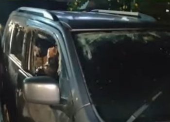 കാറിനുള്ളില്‍ പെട്രോള്‍ ഒഴിച്ച് തീ കൊളുത്തി, 42കാരൻ മരിച്ചു, ഗുരുതരമായി പൊള്ളലേറ്റ് ഭാര്യയും മക്കളും ചികിത്സയിൽ