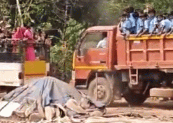 വിദ്യാര്‍ത്ഥികള്‍ക്ക് ടിപ്പര്‍ ലോറിയില്‍ സ്റ്റഡി ടൂര്‍, ഇന്‍-ചാര്‍ജ് ഹെഡ്മാസ്റ്റര്‍ക്ക് സസ്‌പെന്‍ഷന്‍